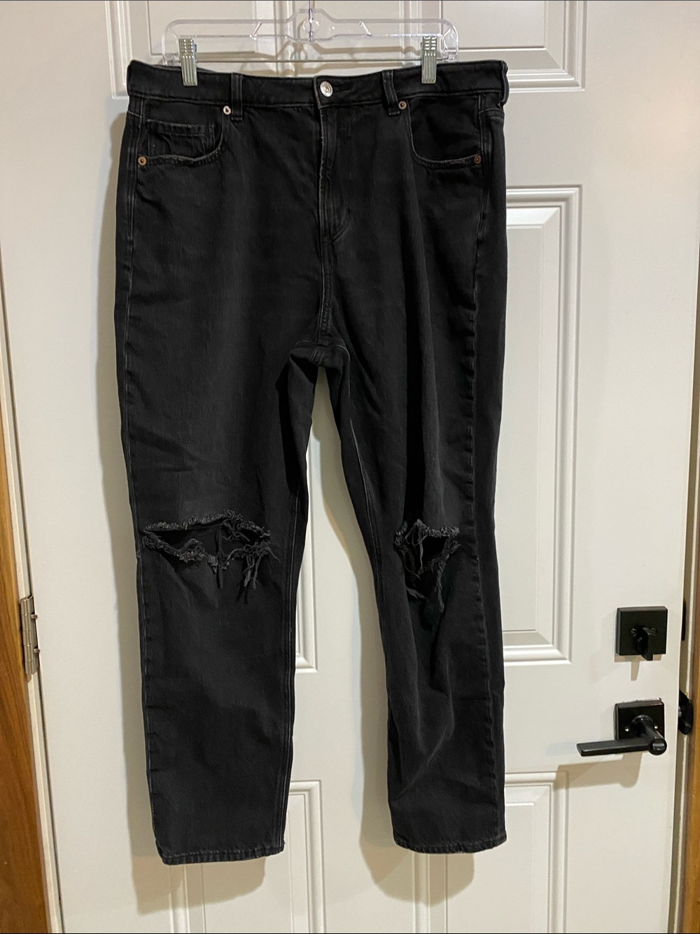 American Eagle Outfitters Black mom Ripped Jeans